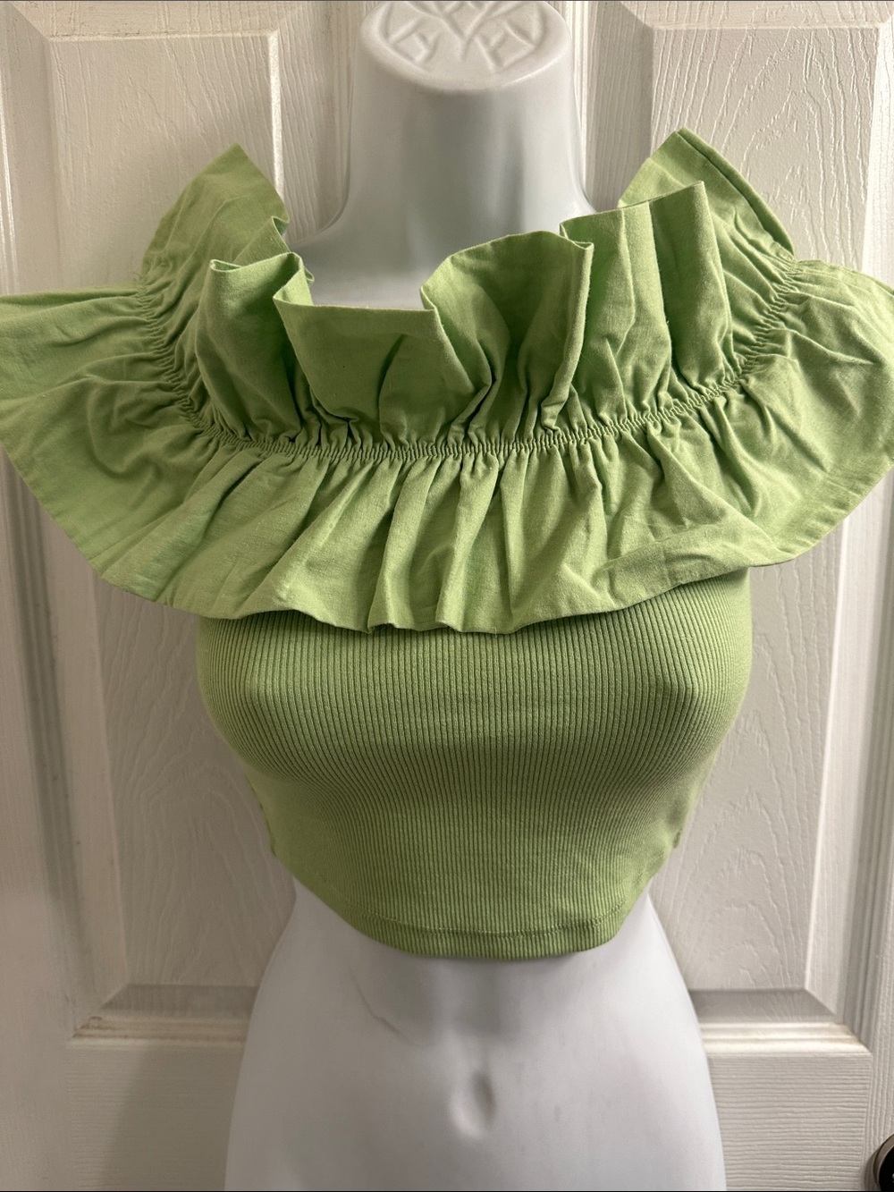 NWT Zara Light Green Off-Shoulder Ruffle Crop Top Size Small - Picture 4 of 7